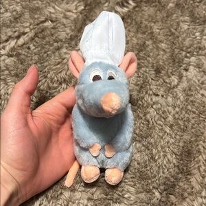 Remy Magnetic Shoulder Plush